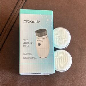Proactiv Pore Cleansing Brush with Two Replacements Heads - NEW